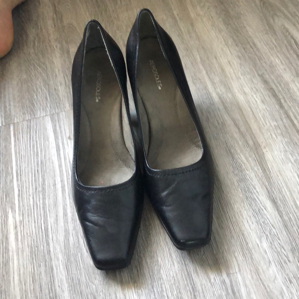 Black dress shoes